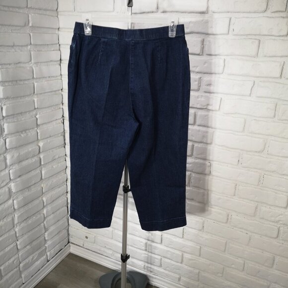 Westbound Petites Ladies Size 8P Medium Wash Straight Leg Capri Pants - Picture 2 of 11